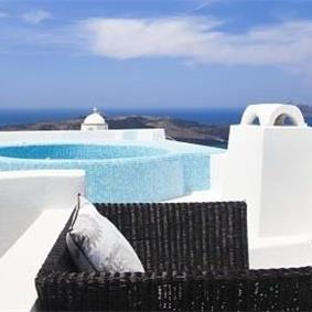 3 Bedroom Villa with Jacuzzi in Fira on Santorini, Sleeps 6
